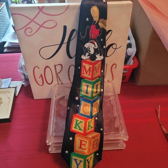 Mickey unlimited tie - Picture 1 of 4